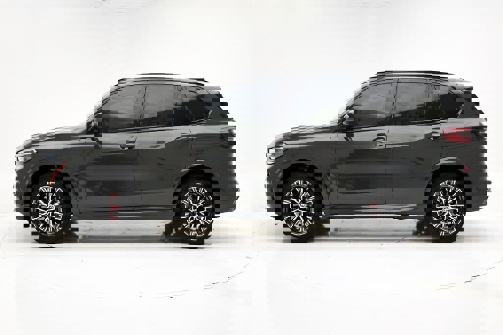 Used 2022 BMW X5 M50i w/ Executive Package image 7