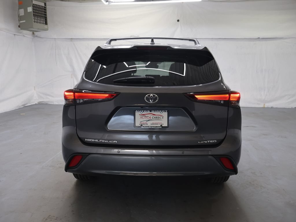 Used 2024 Toyota Highlander Limited FWD image 6