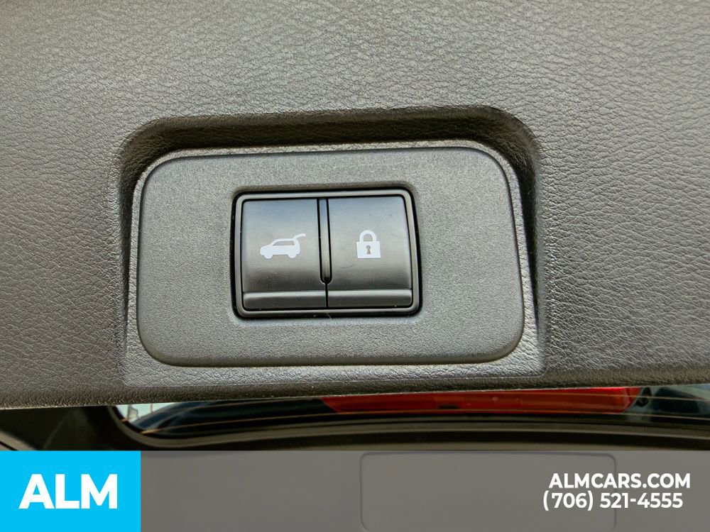 Used 2025 Nissan Rogue SV image 16