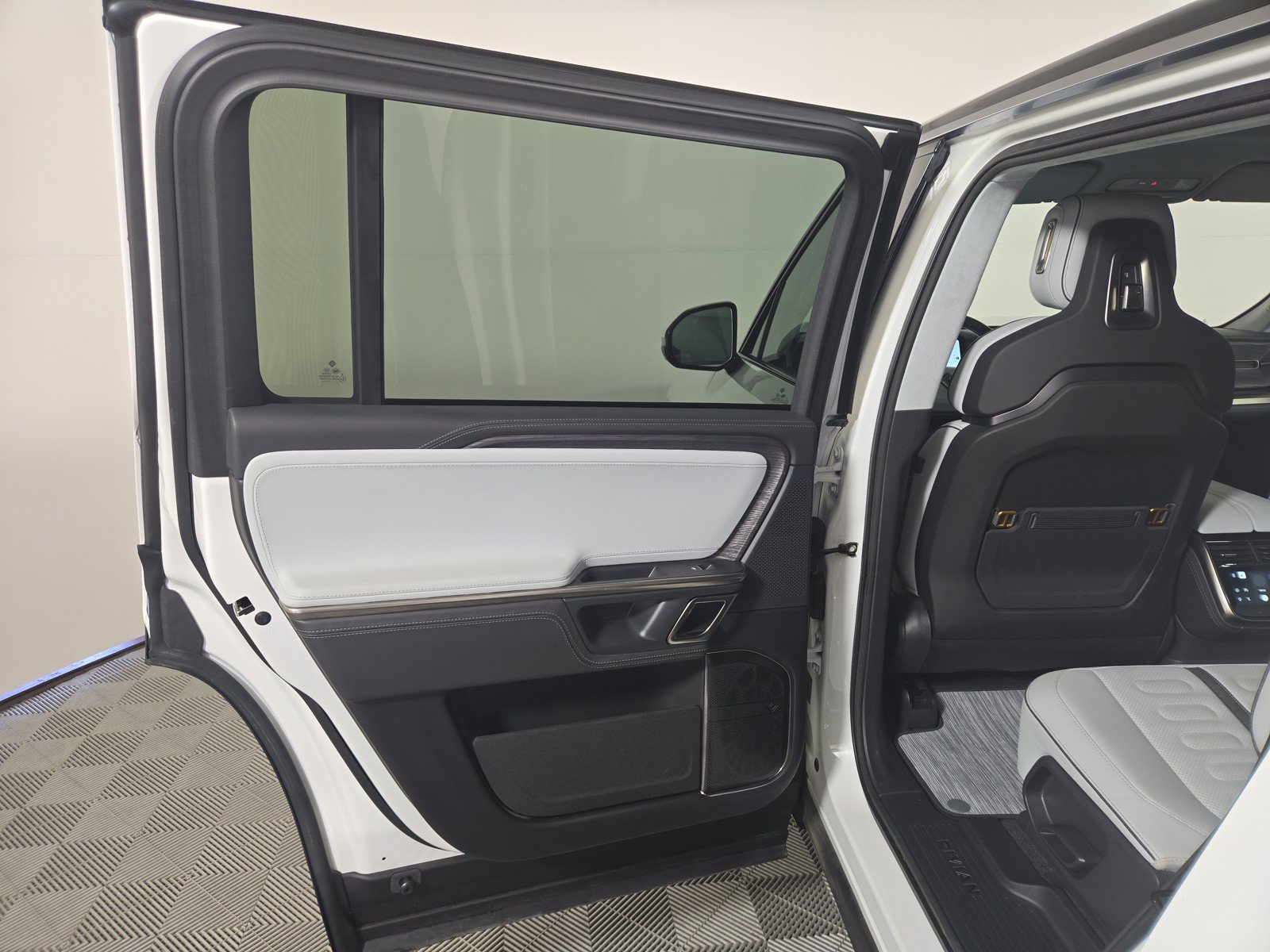 Used 2023 Rivian R1S Adventure AWD/4WD image 51