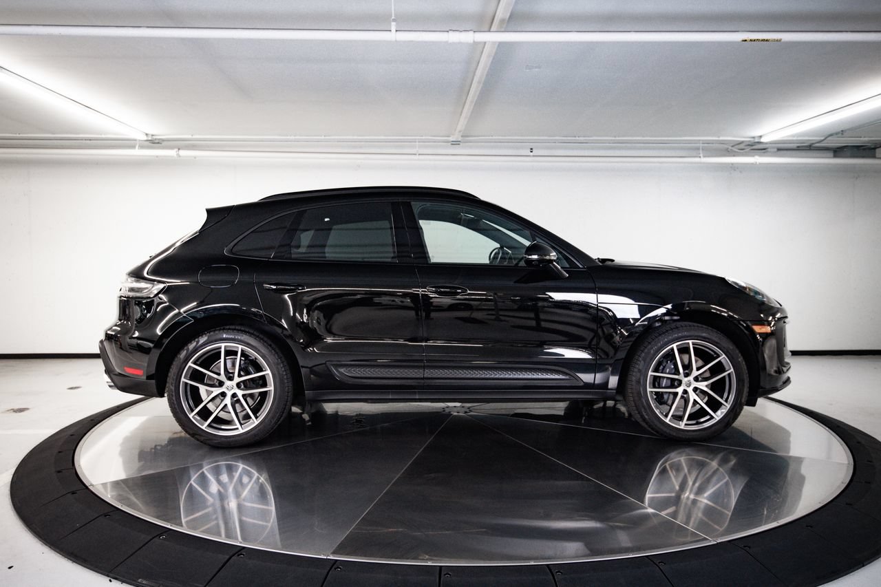 Certified 2024 Porsche Macan AWD/4WD image 8