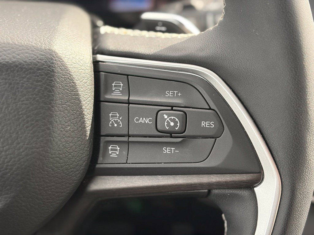 Certified 2025 Jeep Grand Cherokee Limited AWD/4WD image 25