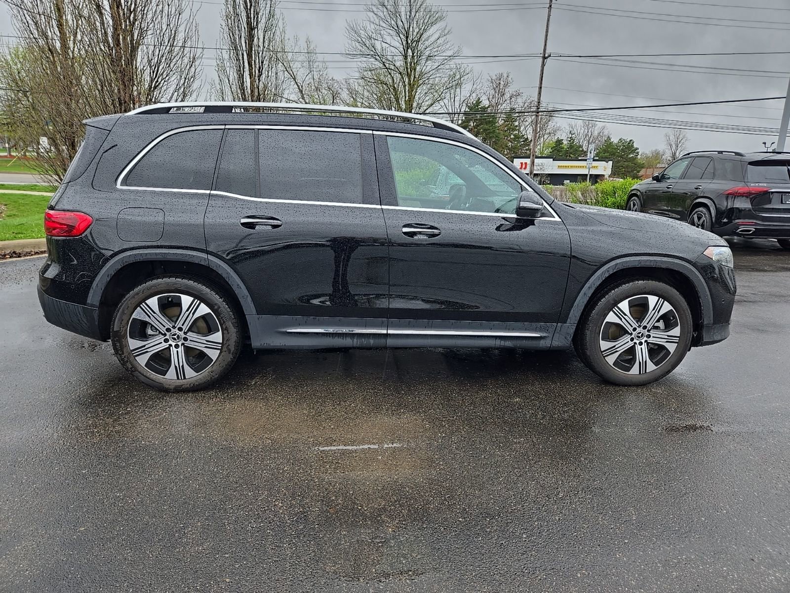 Used 2025 Mercedes-Benz EQB 350 4MATIC SUV image 6