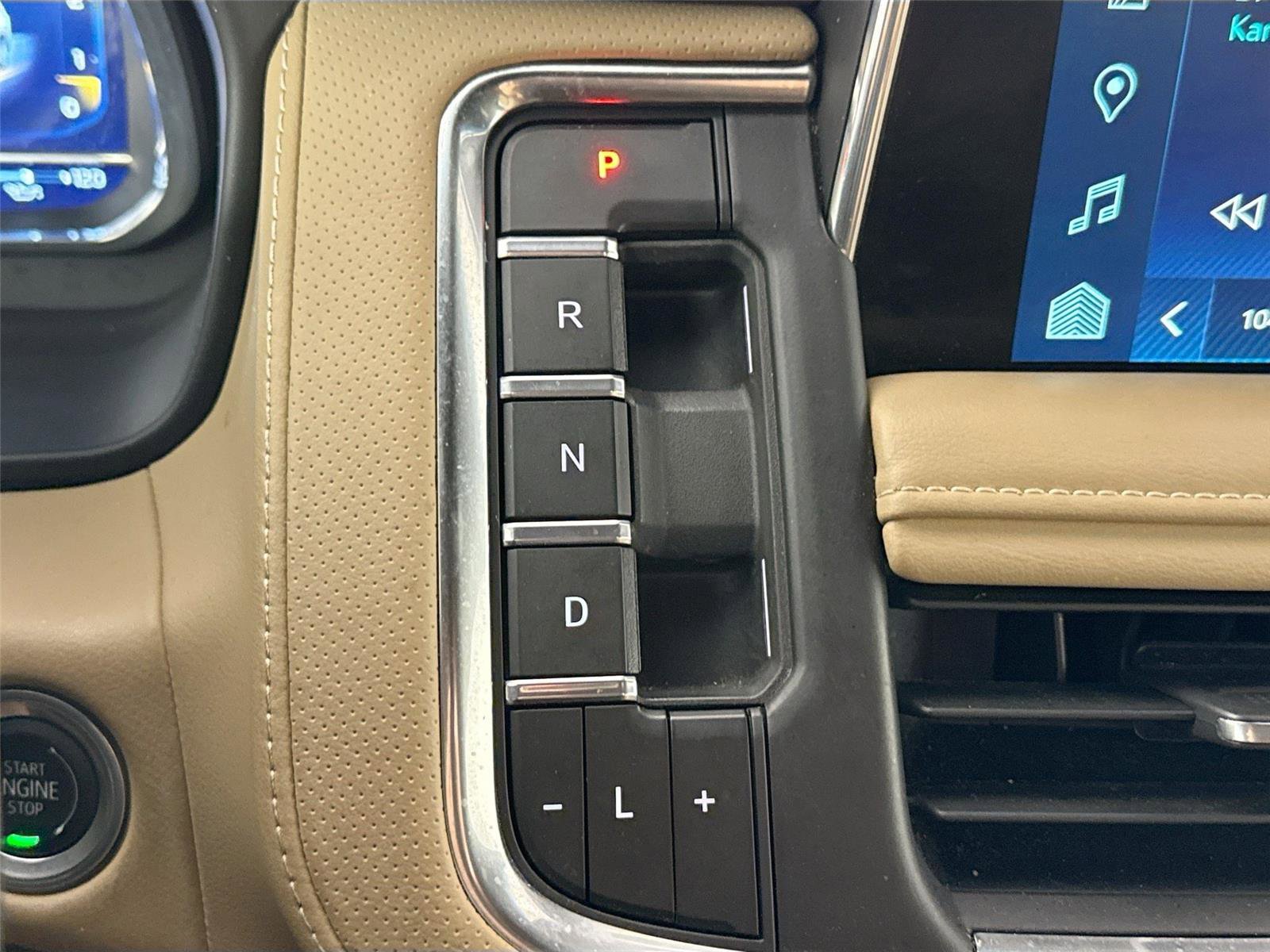 Used 2024 Chevrolet Suburban Premier RWD image 27