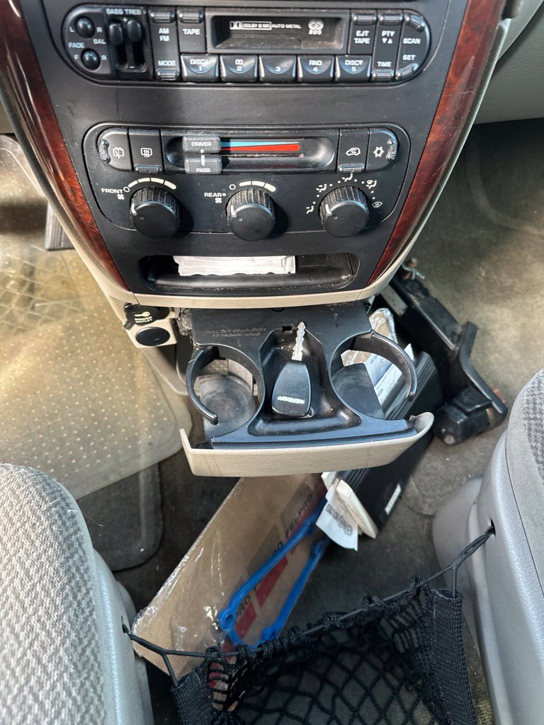 Used 2004 Chrysler Town & Country LX w/ Popular Equipment Group FWD image 13