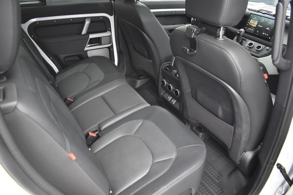 Used 2023 Land Rover Defender 130 X-Dynamic SE AWD/4WD image 31