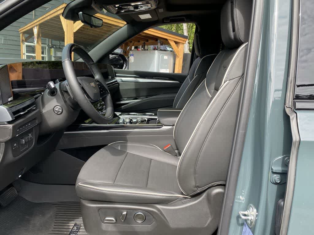 Certified 2026 Cadillac Escalade Sport w/ LPO, ONYX Package AWD/4WD image 14