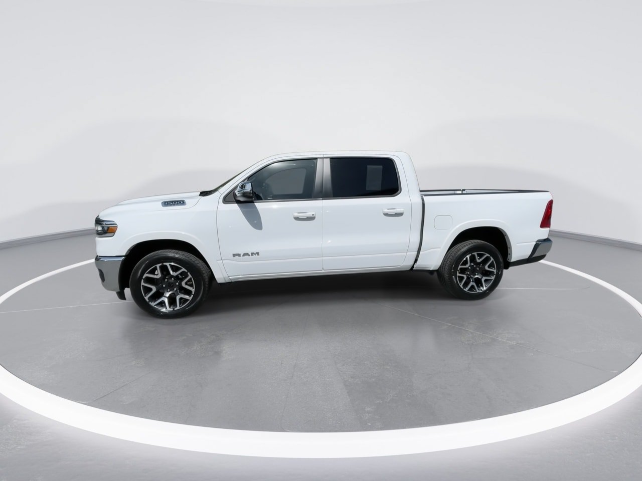 Used 2025 RAM 1500 Laramie AWD/4WD image 10