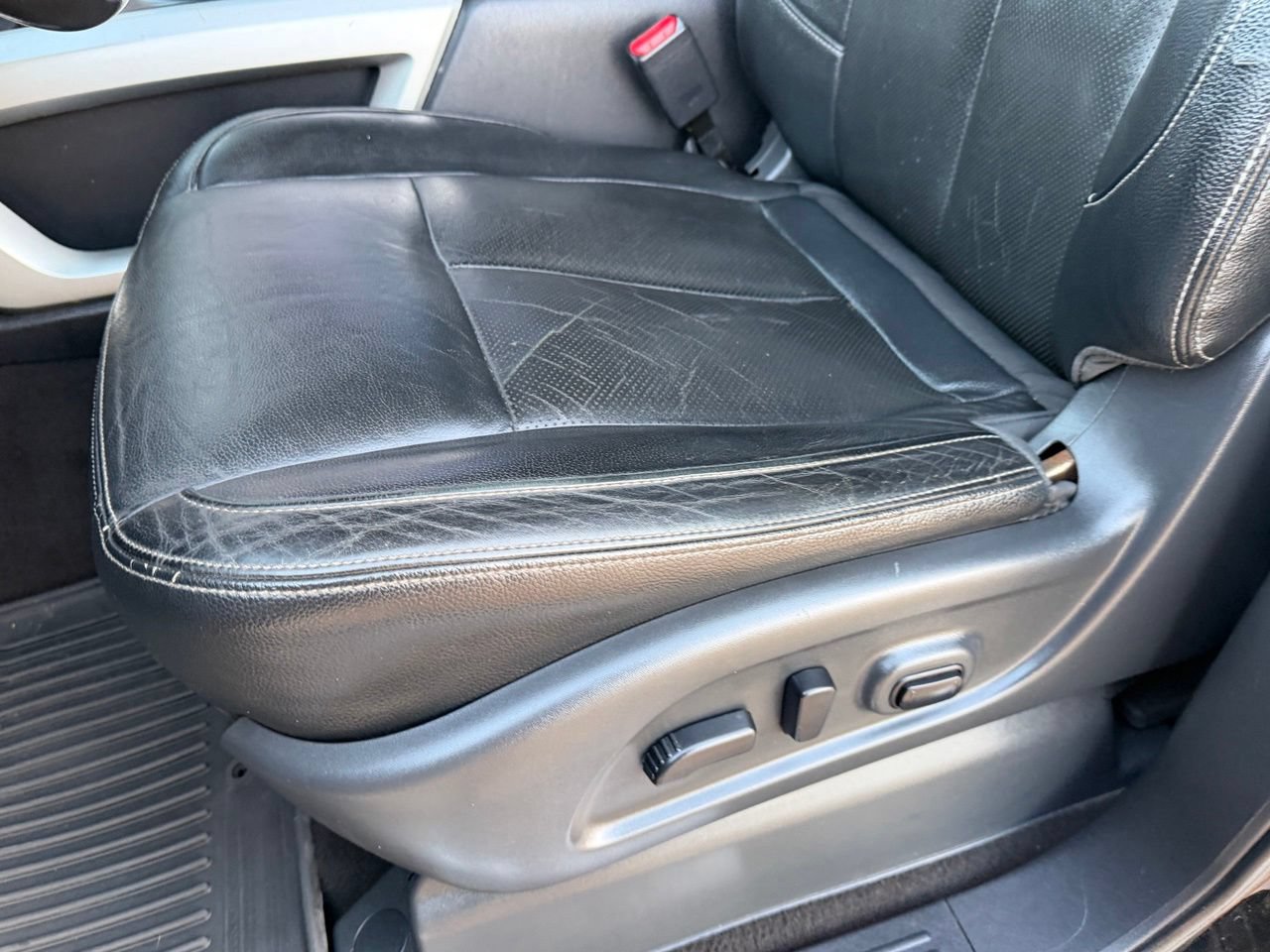 Used 2020 Nissan Titan SL w/ Moonroof Package RWD image 31