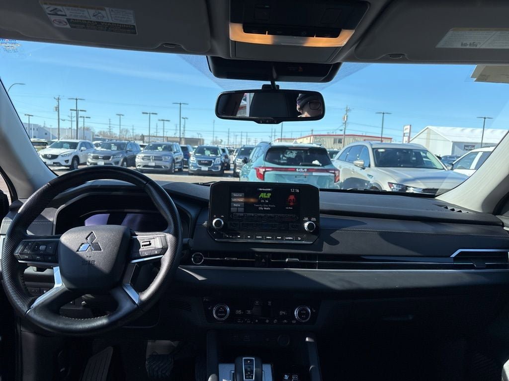 Used 2024 Mitsubishi Outlander SEL Black Edition image 14