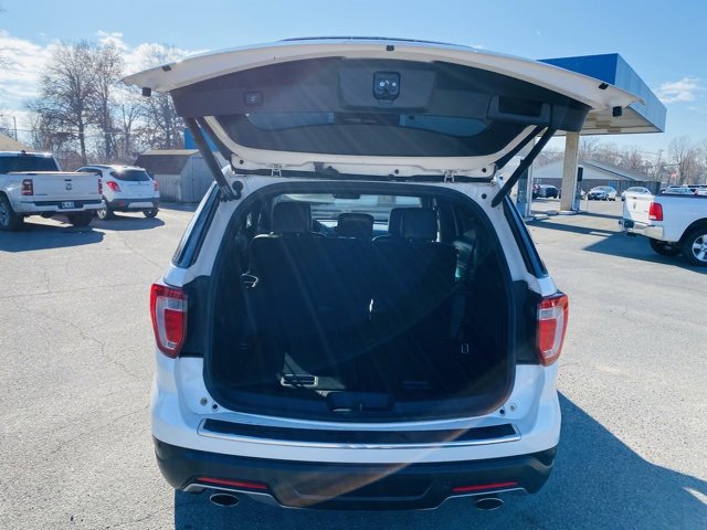 Used 2018 Ford Explorer XLT w/ Equipment Group 202A image 9