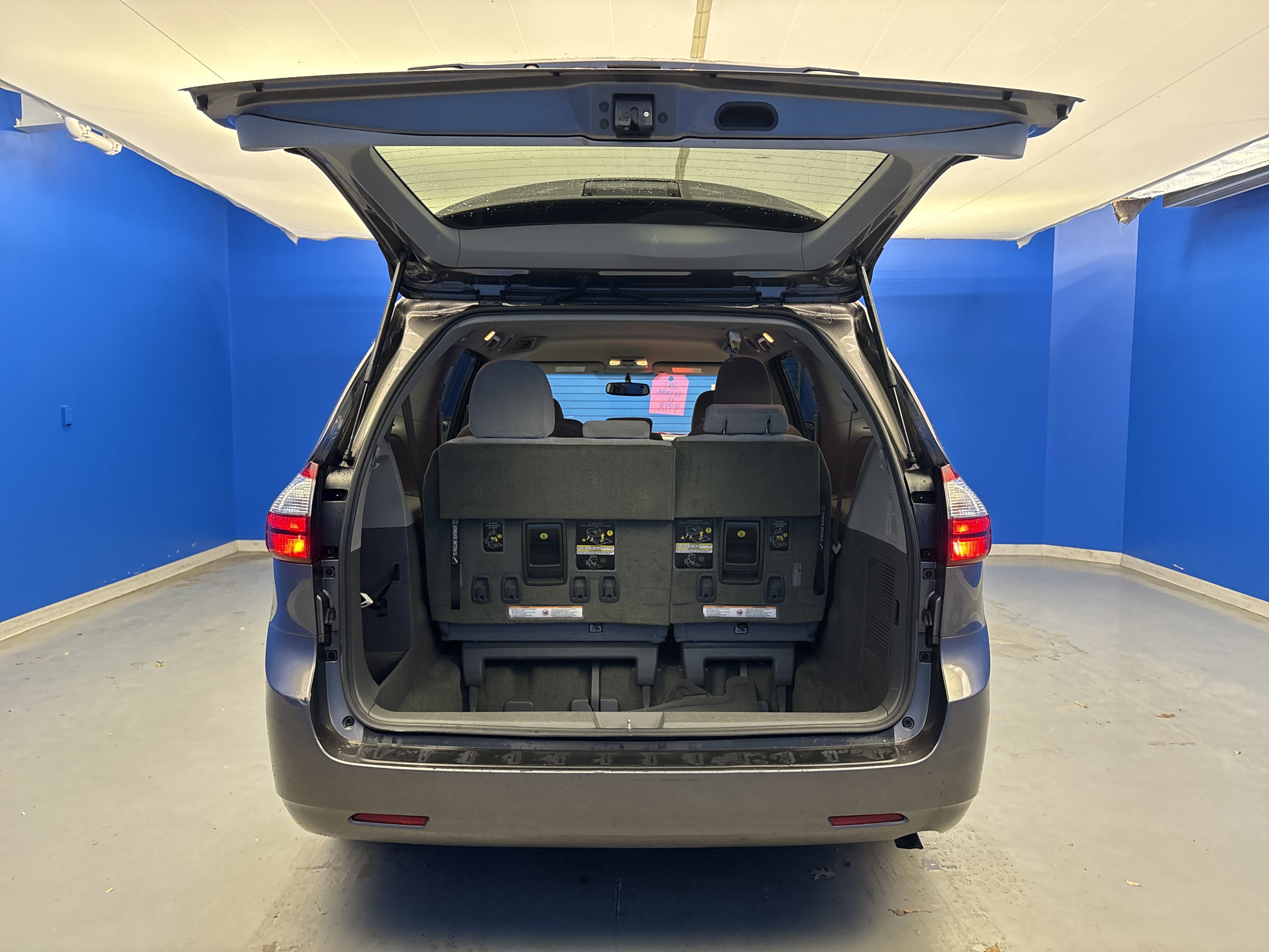 Used 2017 Toyota Sienna LE image 28