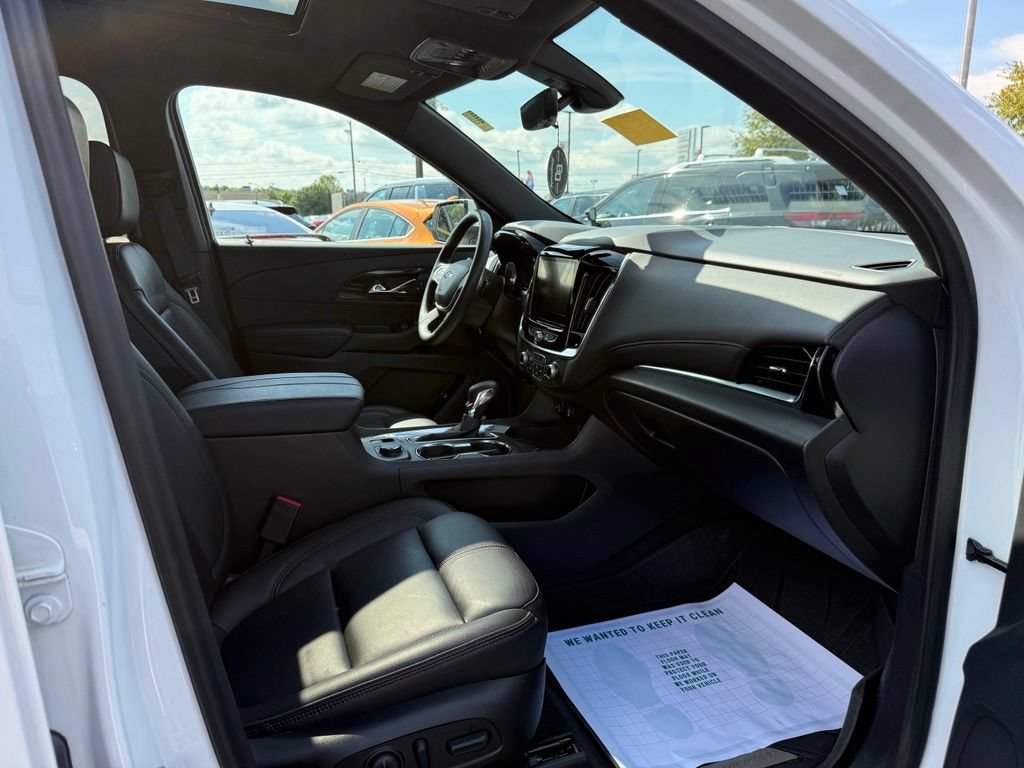 Used 2023 Chevrolet Traverse RS w/ LPO, Floor Liner Package AWD/4WD image 16