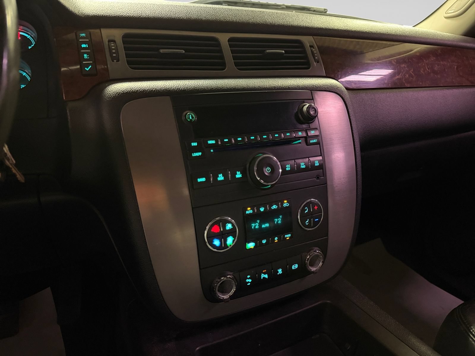 Used 2011 GMC Sierra 2500 SLT w/ SLT Convenience Package AWD/4WD image 29