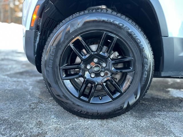 Used 2025 Land Rover Defender 110 S image 27