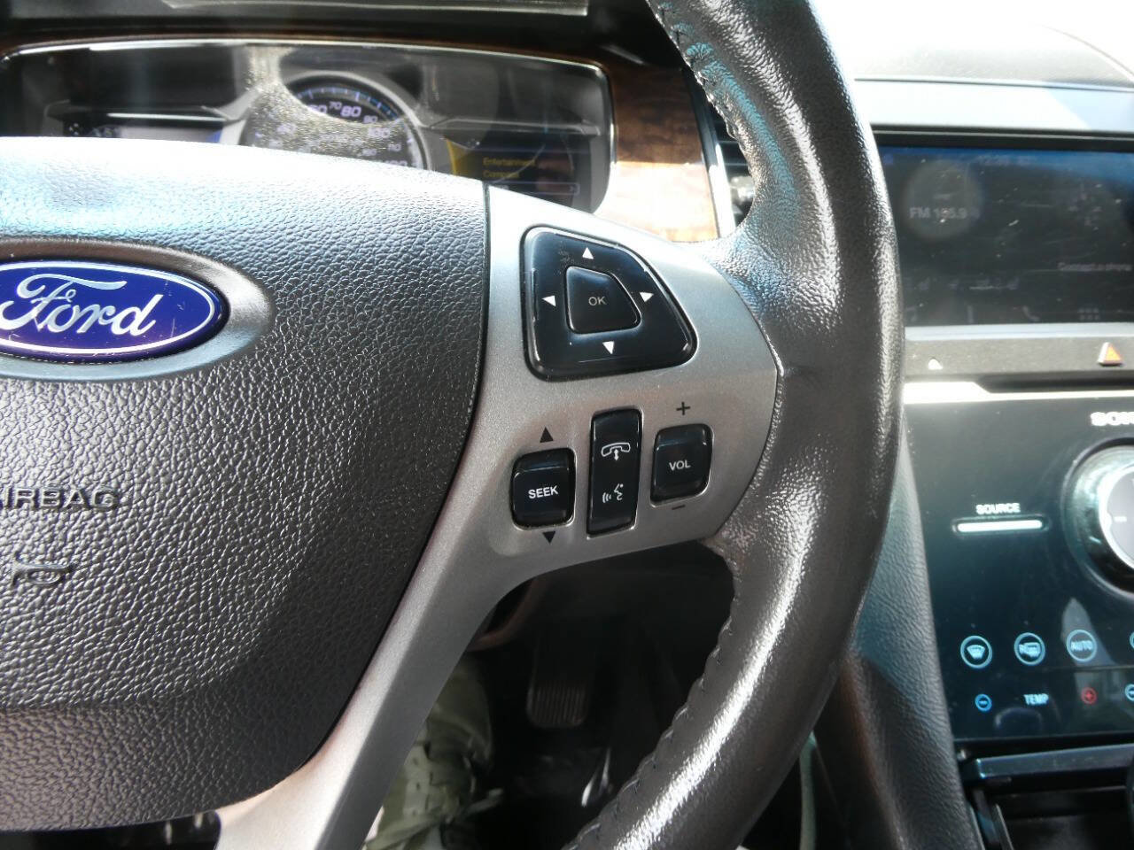 Used 2019 Ford Taurus Limited image 13