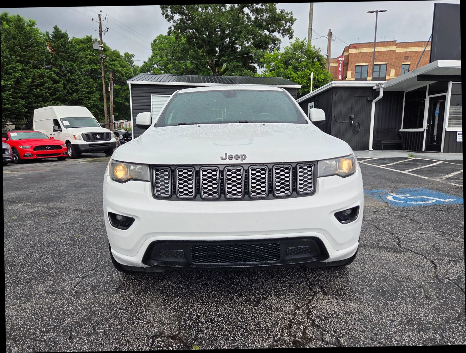 Used 2017 Jeep Grand Cherokee Altitude RWD image 6