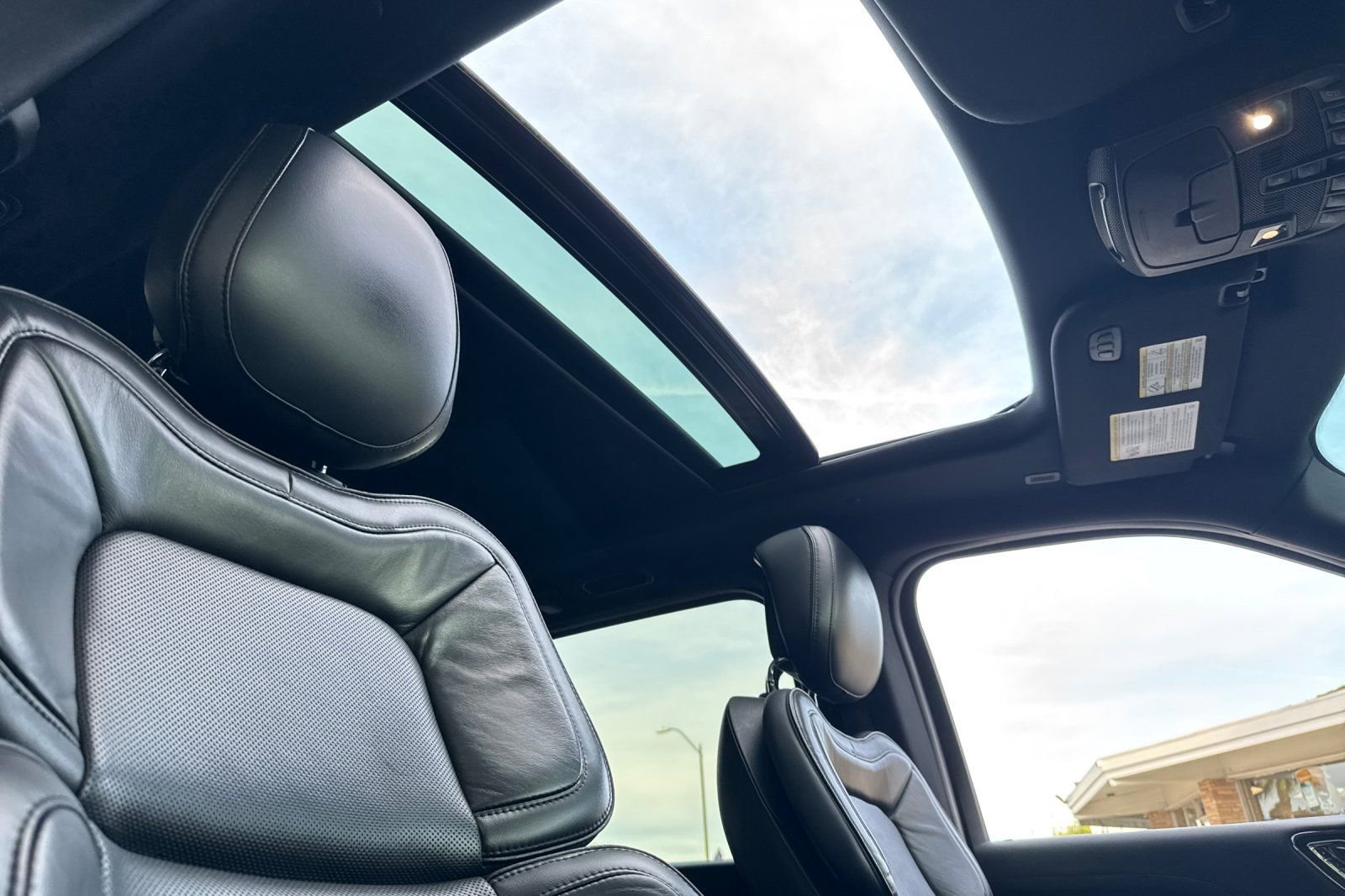 Used 2019 Lincoln Navigator L Select image 16