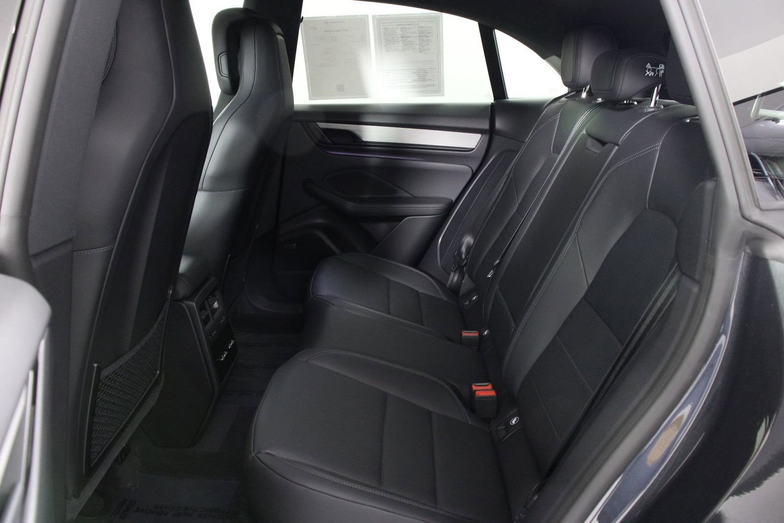 Used 2025 Porsche Macan 4 Electric AWD/4WD image 31