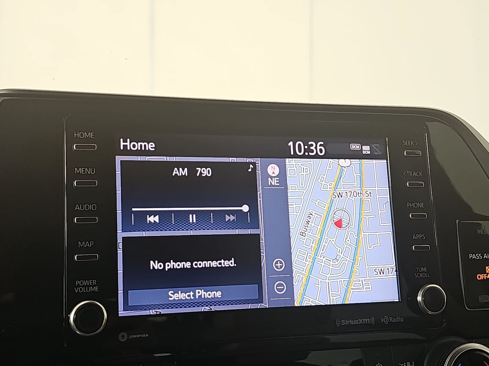 Used 2020 Toyota Highlander XLE AWD/4WD image 21