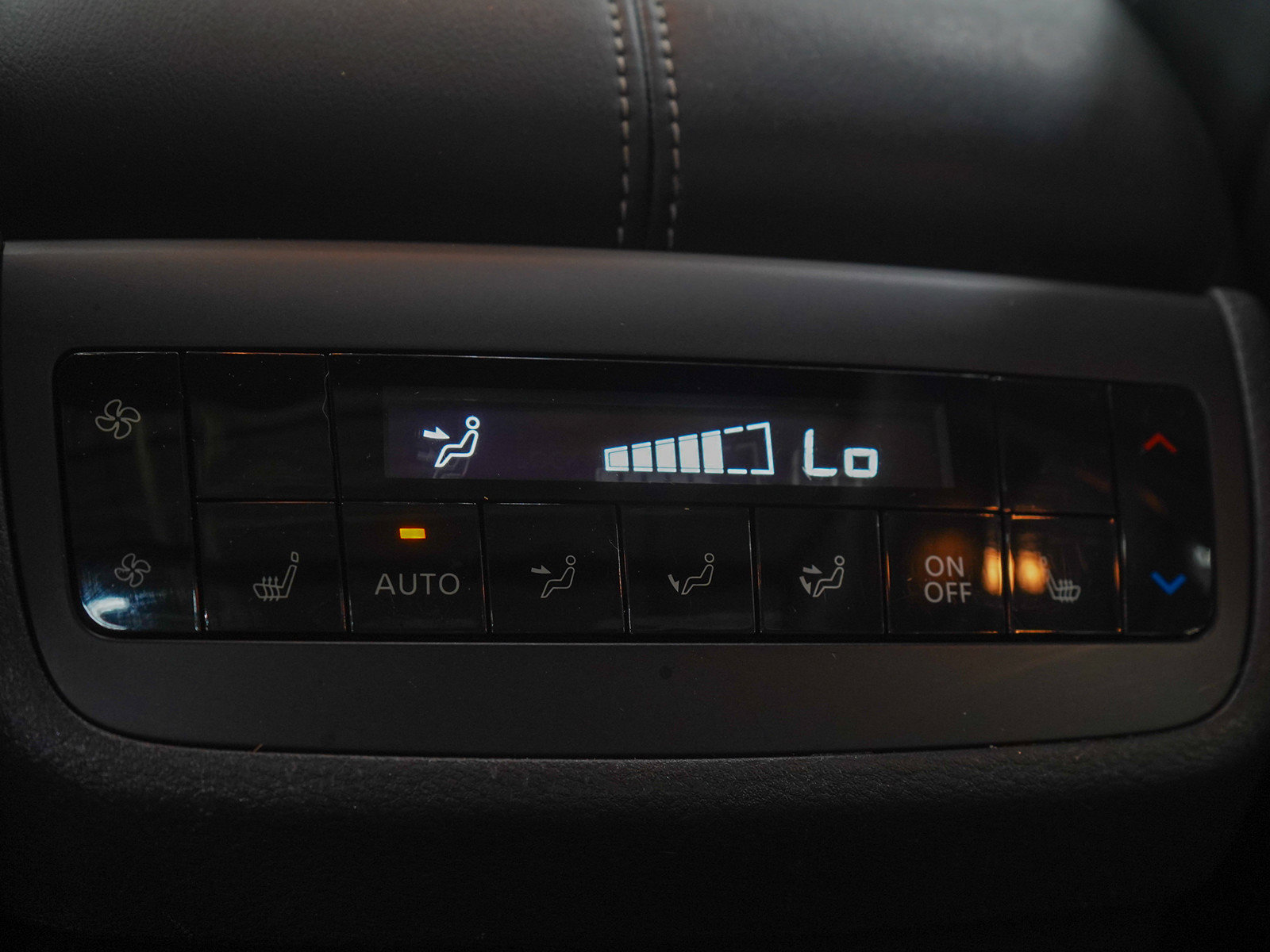 Used 2024 Nissan Pathfinder SL w/ SL Premium Package AWD/4WD image 17