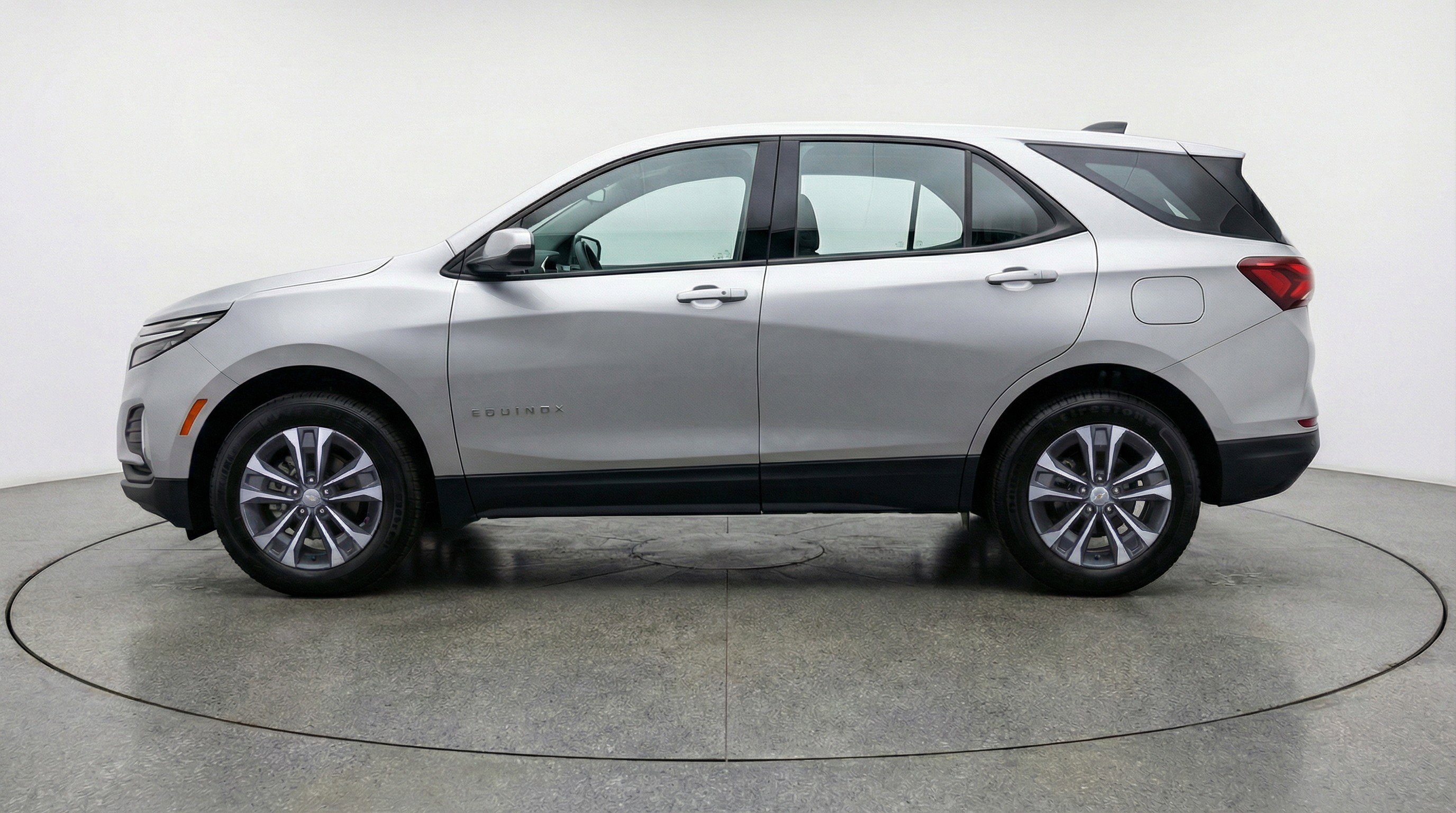 Used 2025 Chevrolet Equinox LT FWD image 5