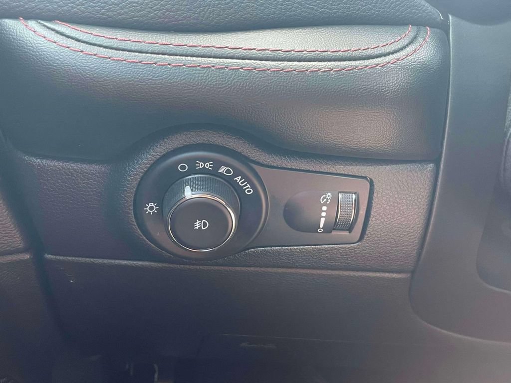 Used 2022 Dodge Durango R/T w/ Blacktop Package AWD/4WD image 19