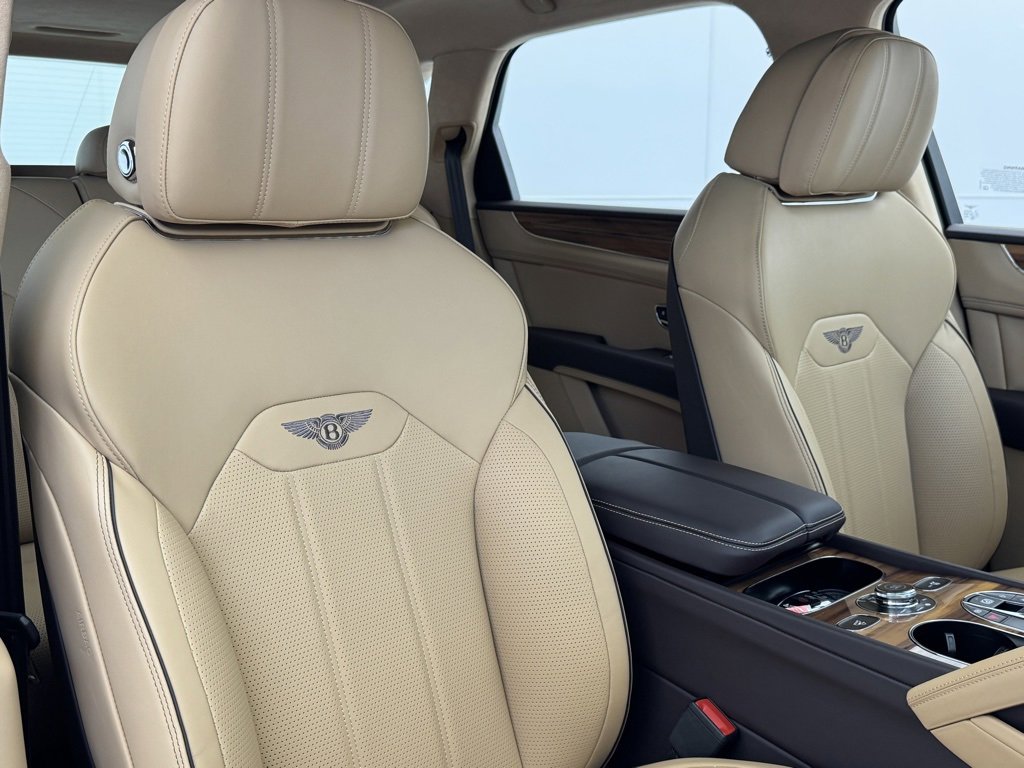 New 2024 Bentley Bentayga Plug-In Hybrid image 39