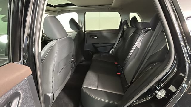 Used 2021 Nissan Rogue SV AWD/4WD image 26