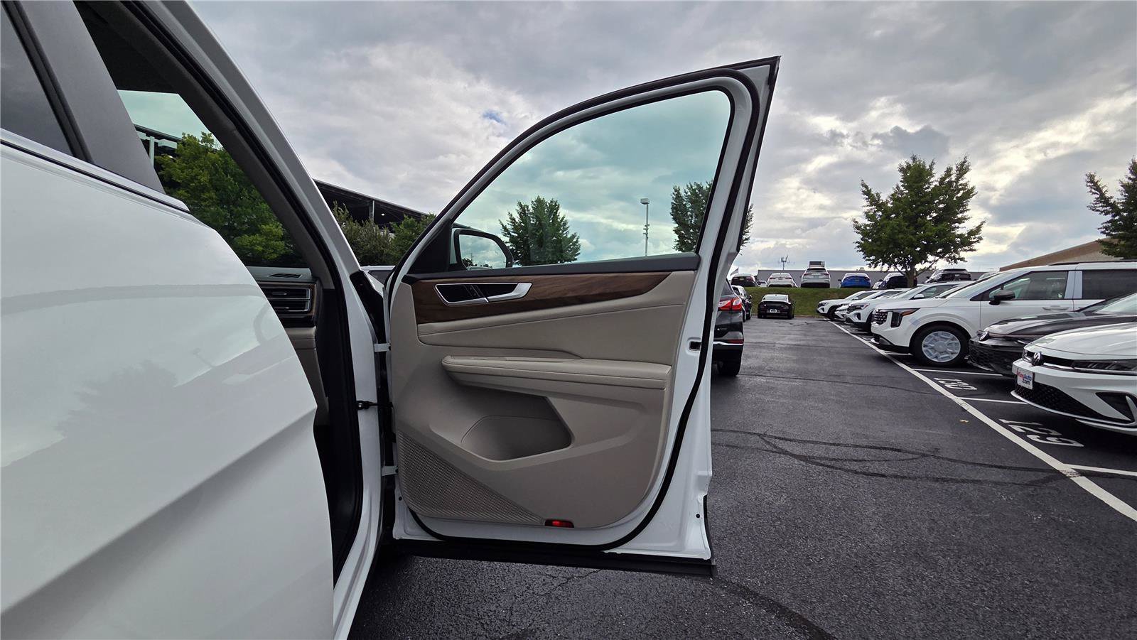 Certified 2026 Volkswagen Atlas SE AWD/4WD image 32
