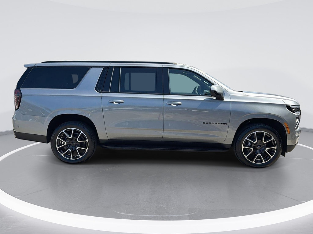 Used 2026 Chevrolet Suburban RST RWD image 3