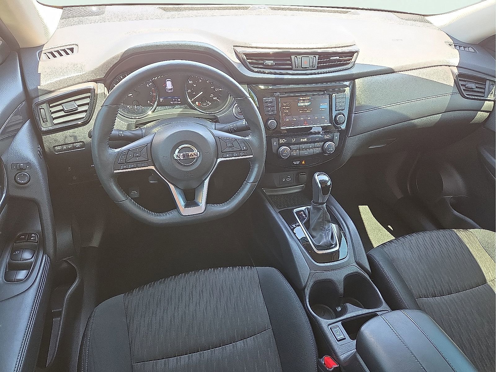 Used 2018 Nissan Rogue SV w/ Premium Package FWD image 11