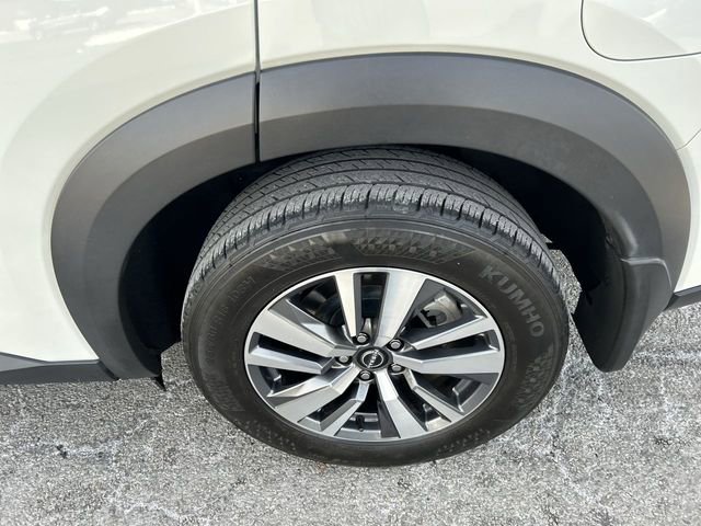 Used 2024 Nissan Pathfinder SL w/ Black Appearance Package image 11