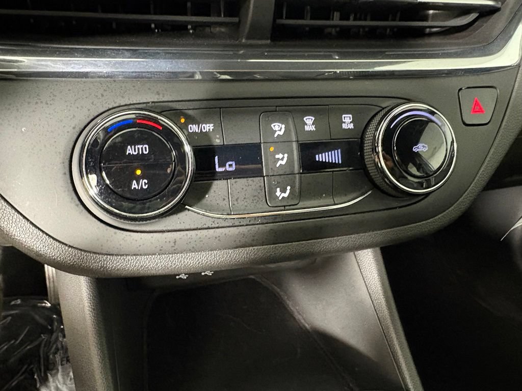 Certified 2025 Buick Envista Preferred FWD image 36