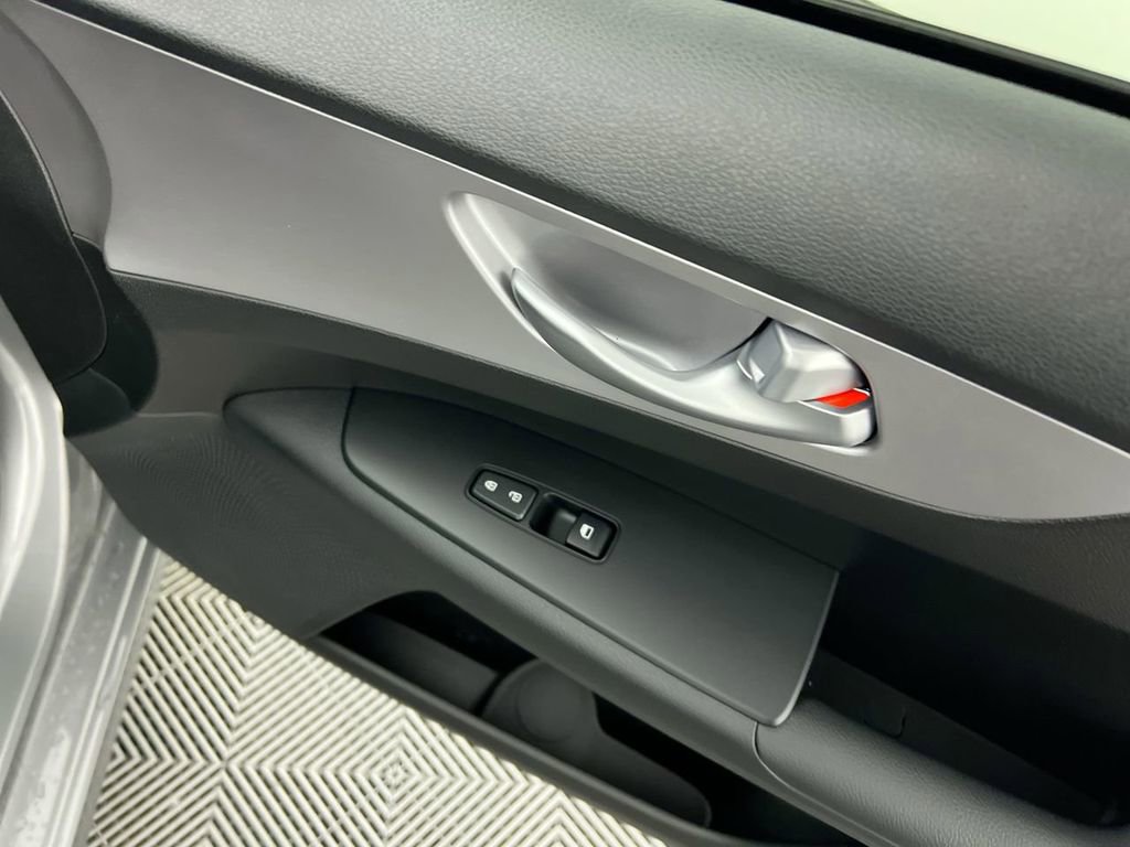 Used 2024 Kia Forte LXS w/ LXS Technology Package FWD image 31