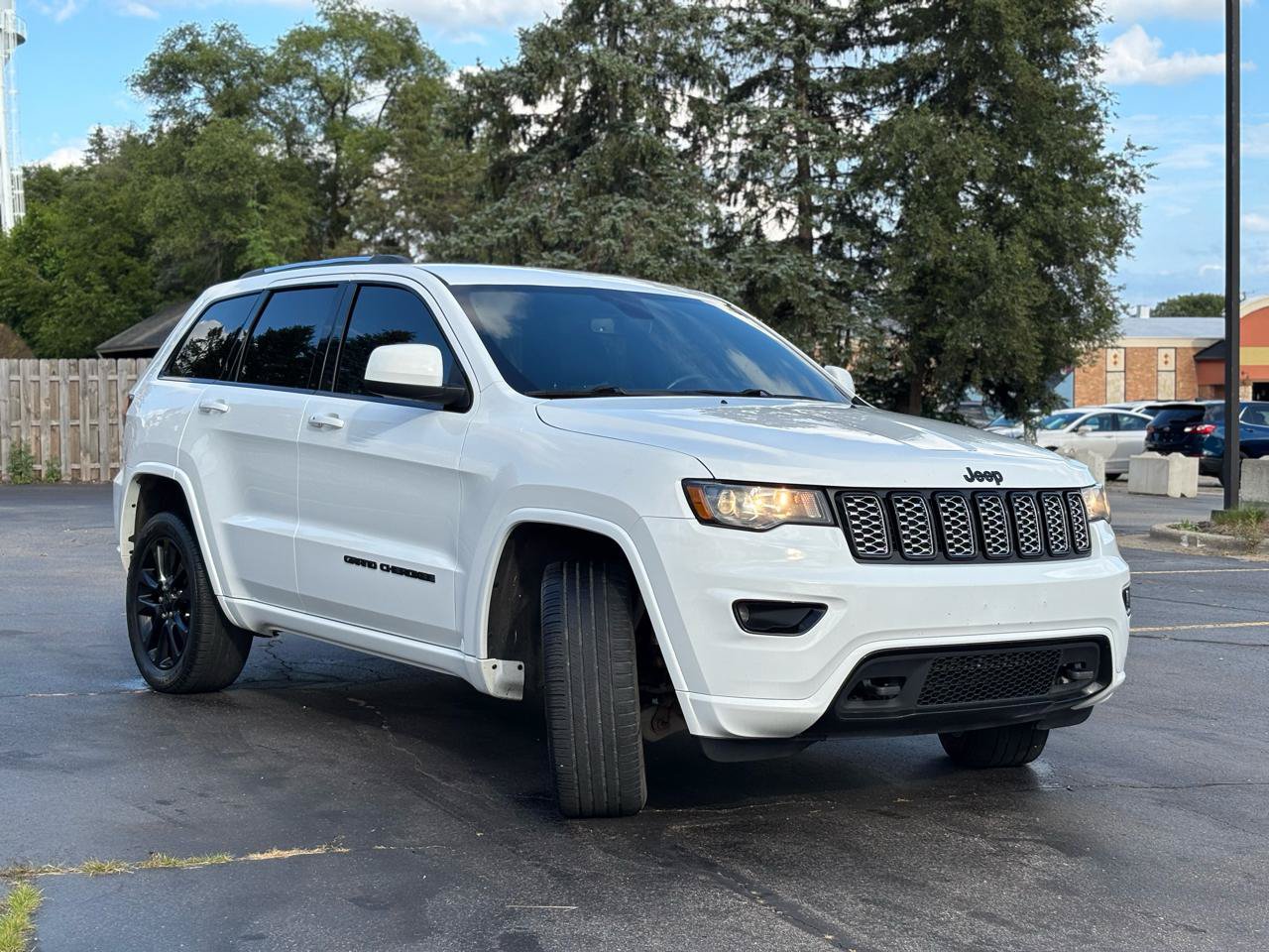 Used 2021 Jeep Grand Cherokee Altitude AWD/4WD image 12