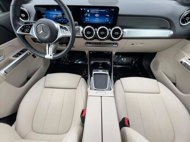 Used 2025 Mercedes-Benz GLB 250 4MATIC image 17