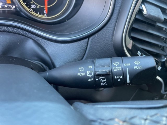 Used 2022 Jeep Cherokee Limited image 32