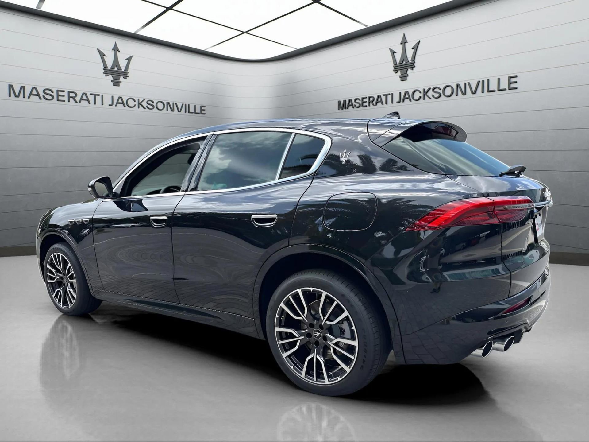 New 2025 Maserati Grecale GT image 7