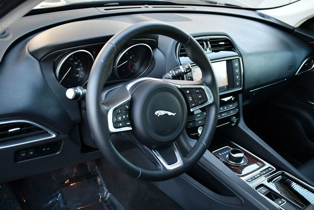 Used 2018 Jaguar F-PACE Prestige image 47