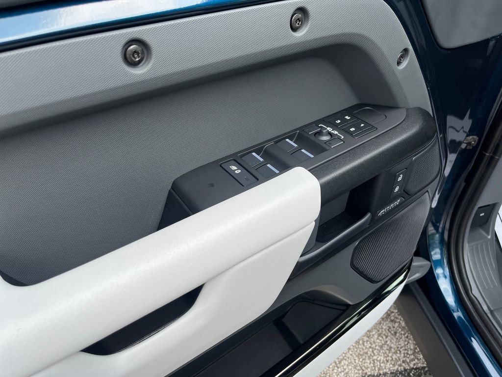 Used 2026 Land Rover Defender 110 image 13