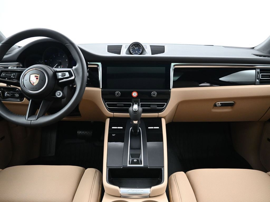Certified 2026 Porsche Macan AWD/4WD image 9