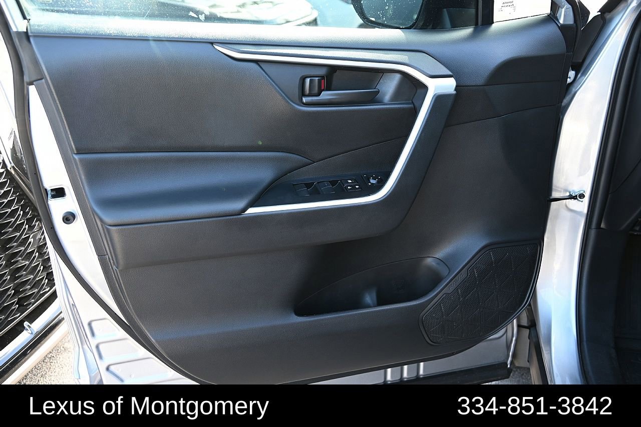 Used 2022 Toyota RAV4 LE image 19