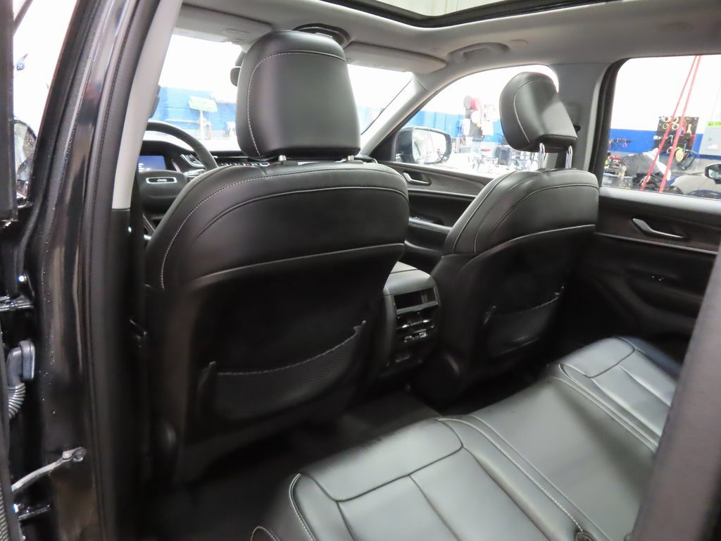 Certified 2023 Jeep Grand Cherokee Limited w/ Black Appearance Package image 23