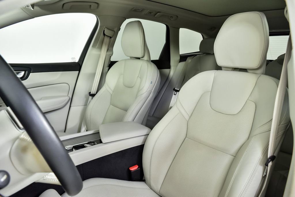 Certified 2023 Volvo XC60 B5 Ultimate w/ Protection Package Premier image 7