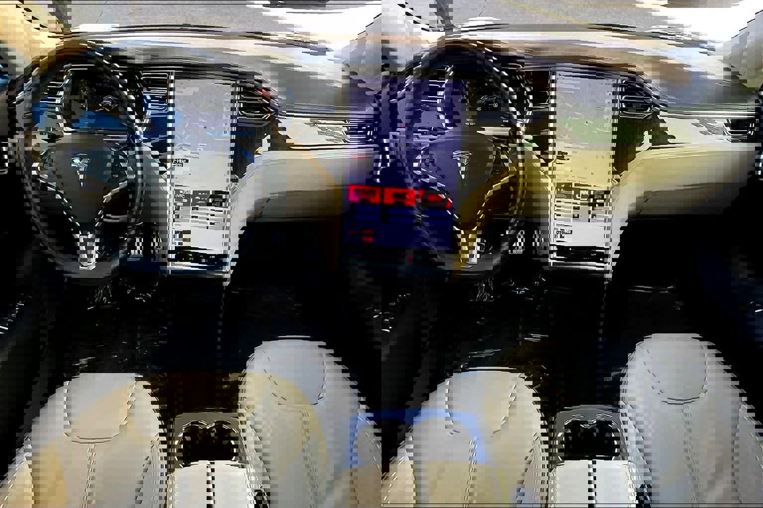 Used 2013 Tesla Model S Performance image 14