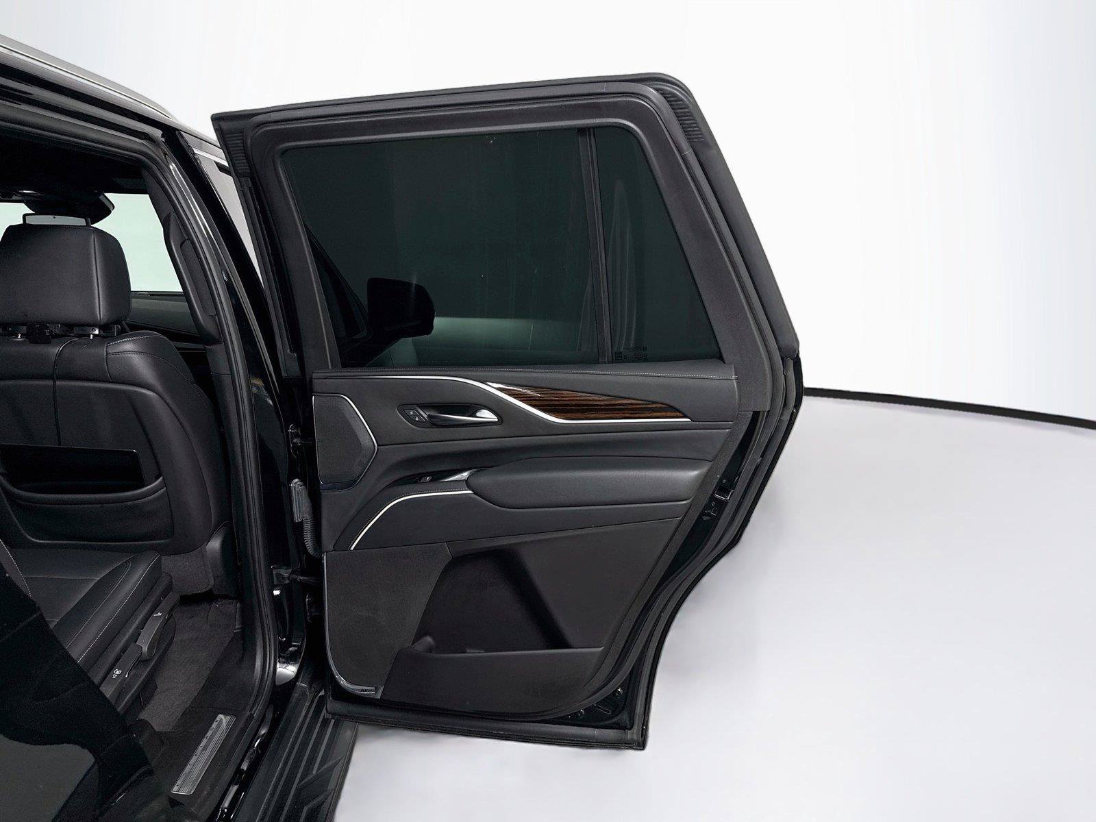 Used 2023 Cadillac Escalade Luxury RWD image 34