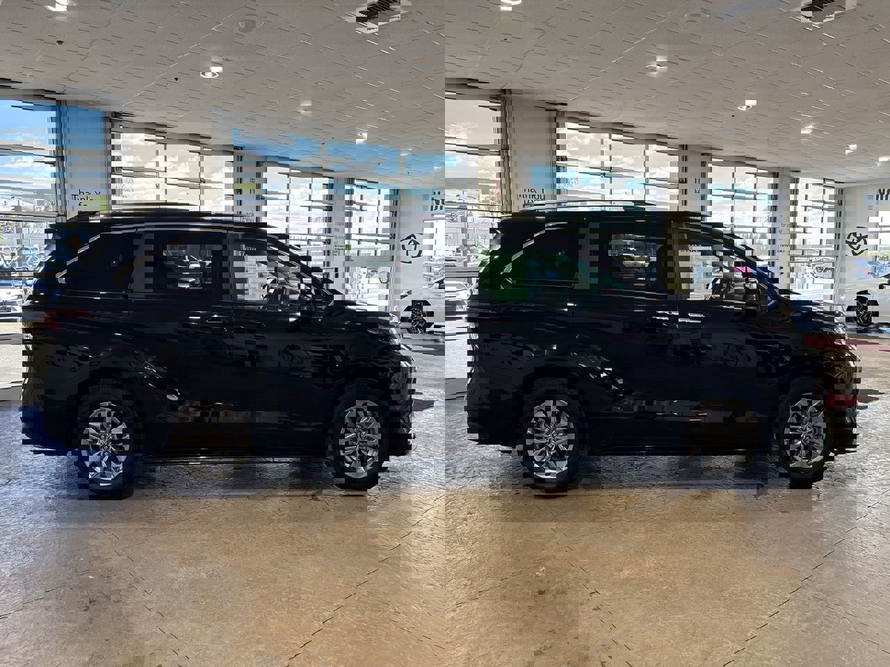 Certified 2025 Toyota Sienna XLE image 3