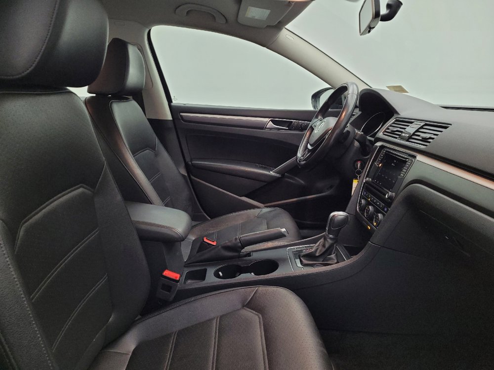 Used 2018 Volkswagen Passat 2.0T R-Line w/ R-Line Lighting Package image 21