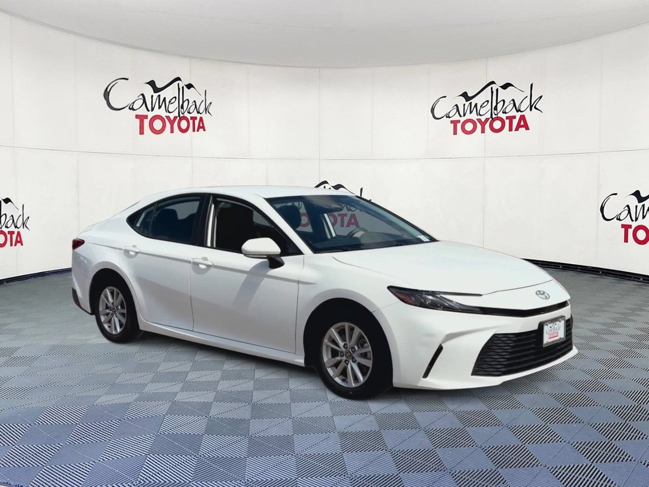 Used 2025 Toyota Camry LE FWD image 5